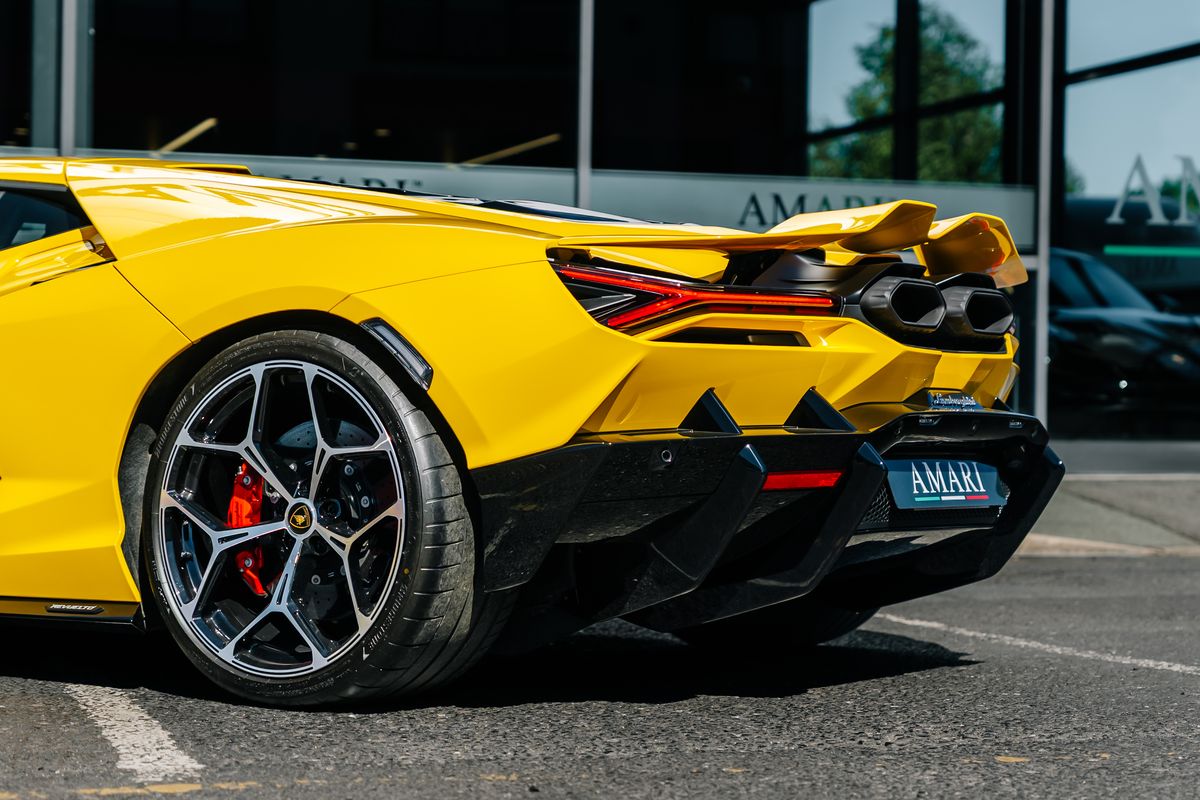 Lamborghini Revuelto