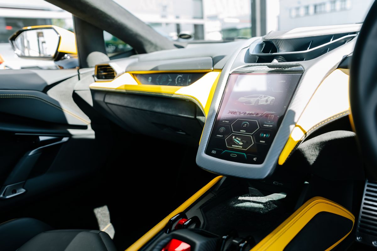 Lamborghini Revuelto