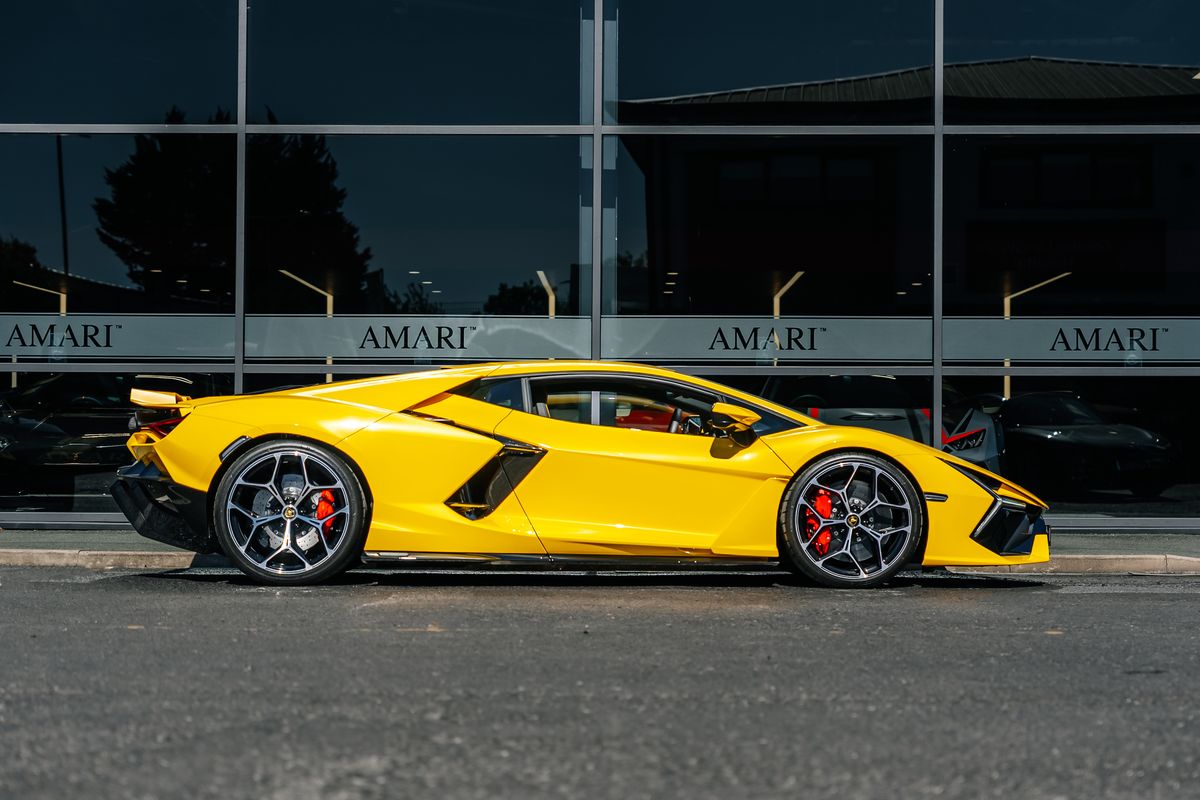 Lamborghini Revuelto