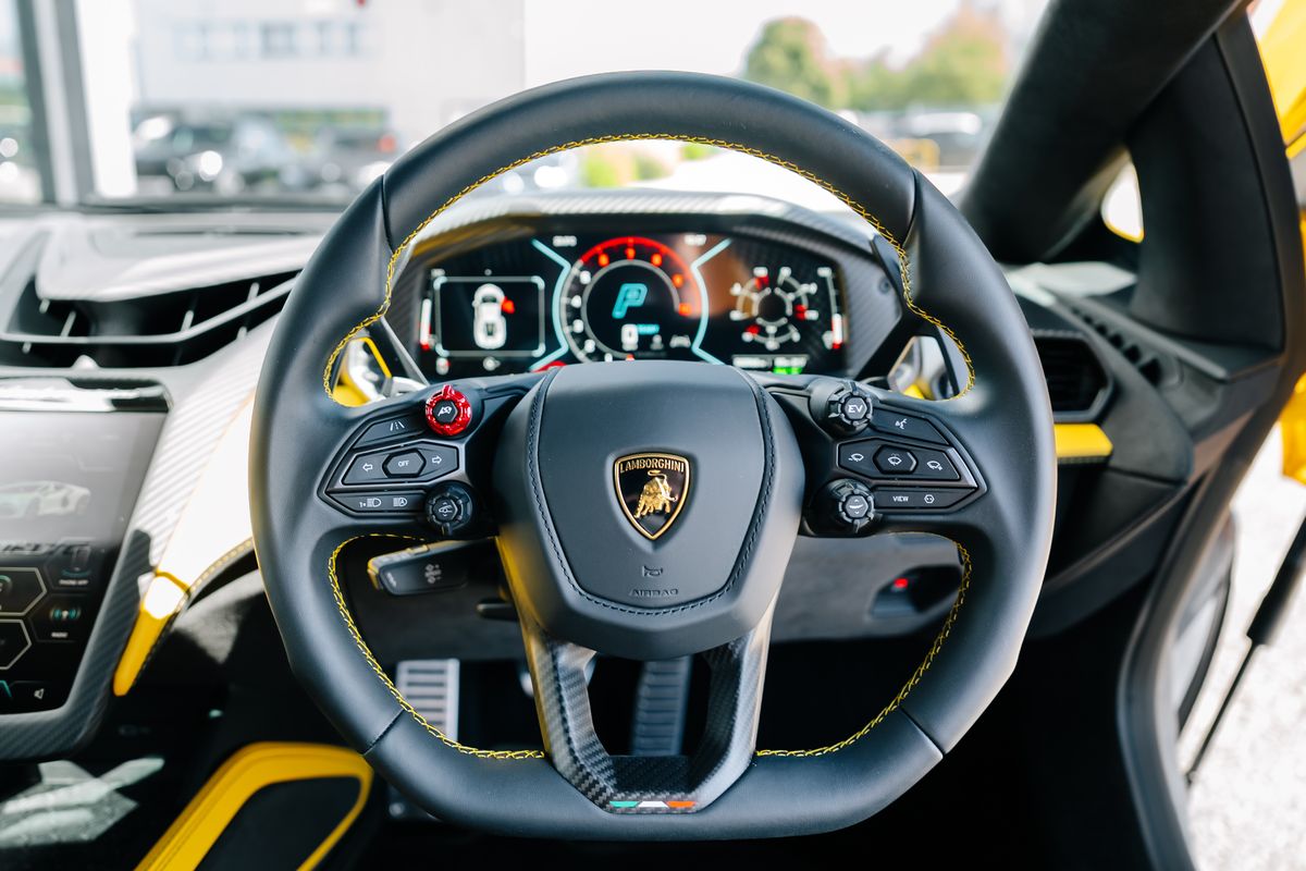 Lamborghini Revuelto
