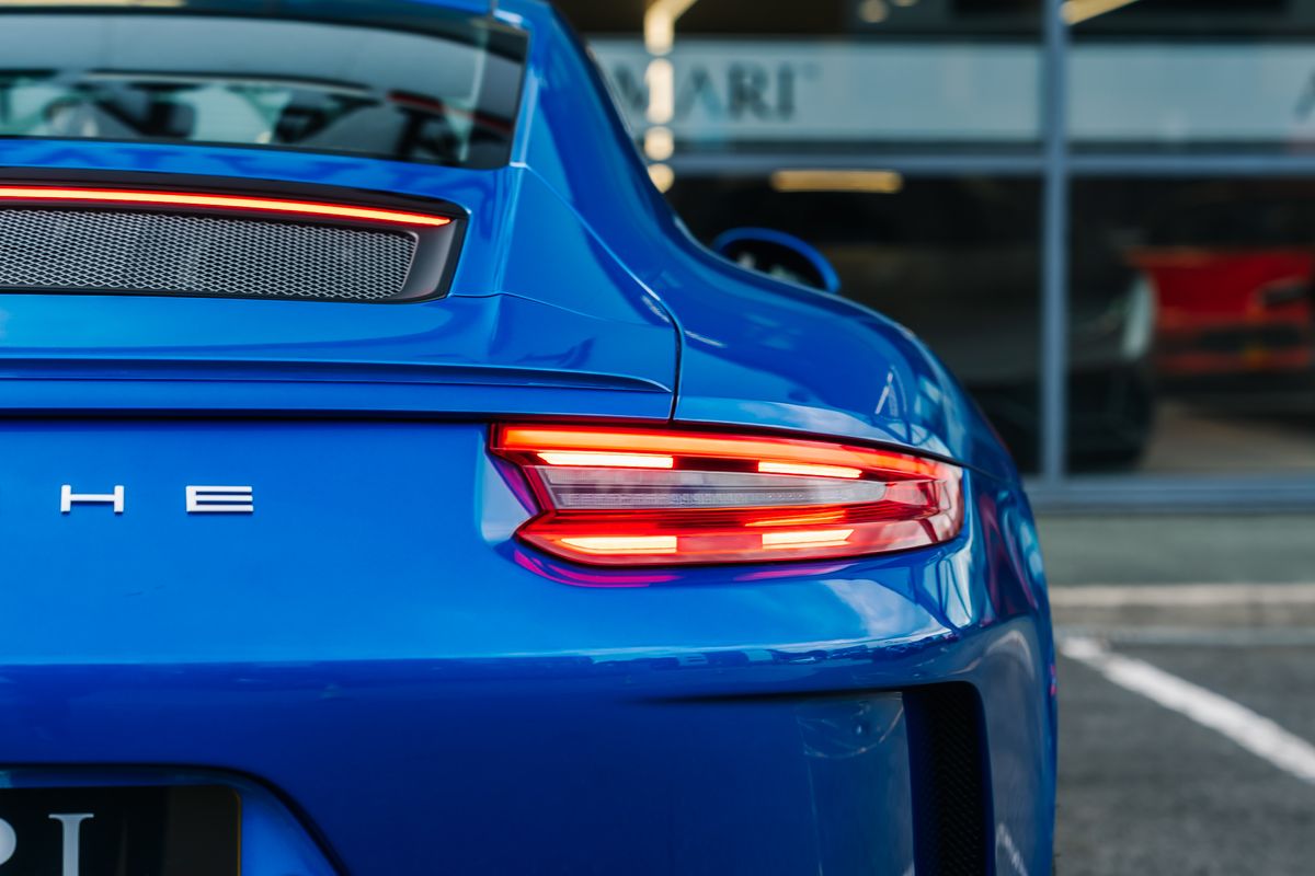 Porsche 911 991.2 GT3 Touring Manual