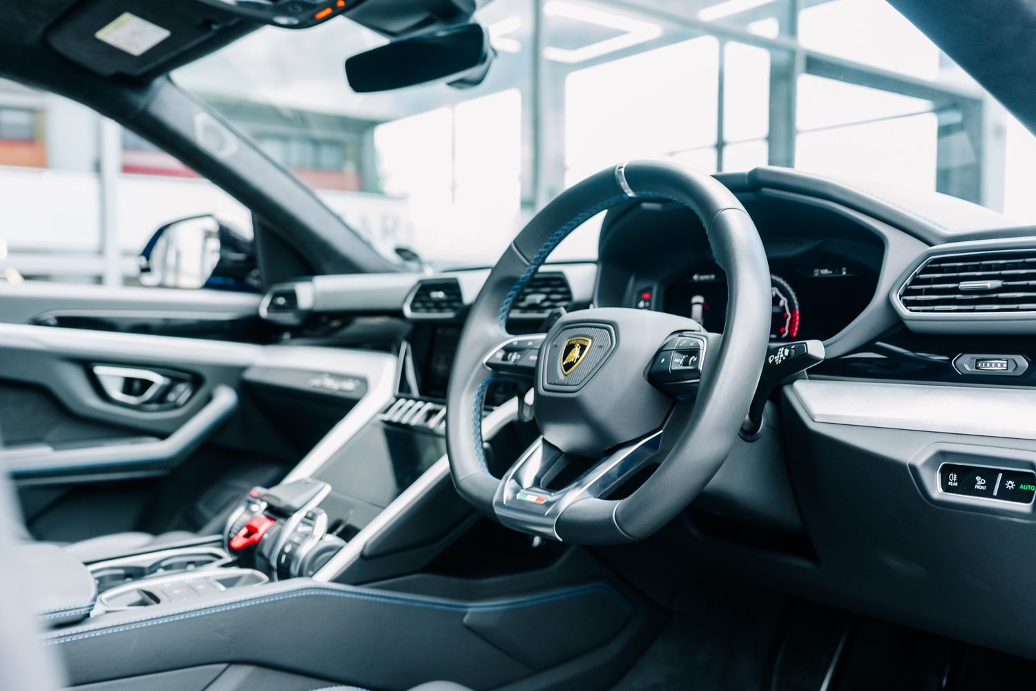 Lamborghini Urus V8