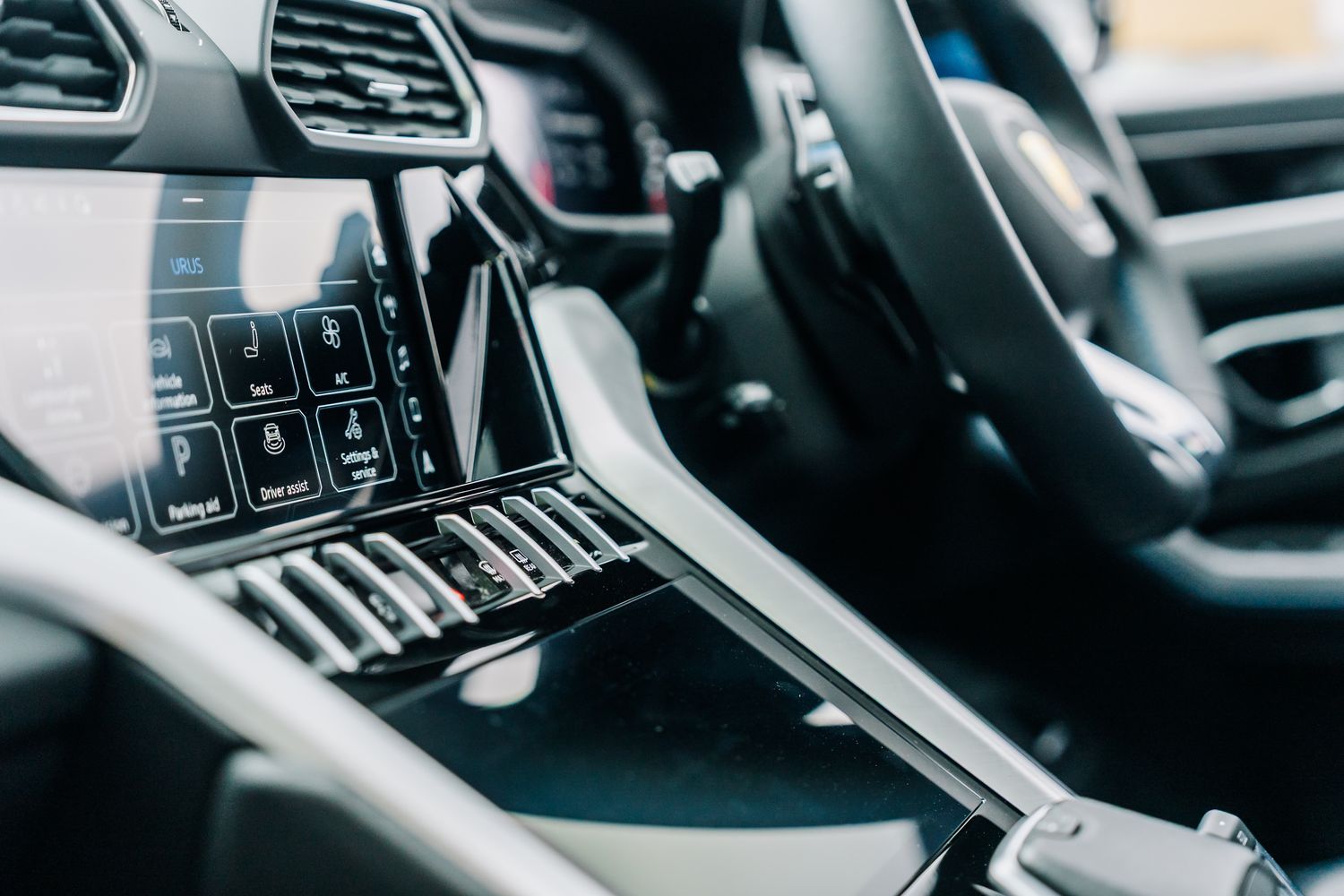 Lamborghini Urus V8