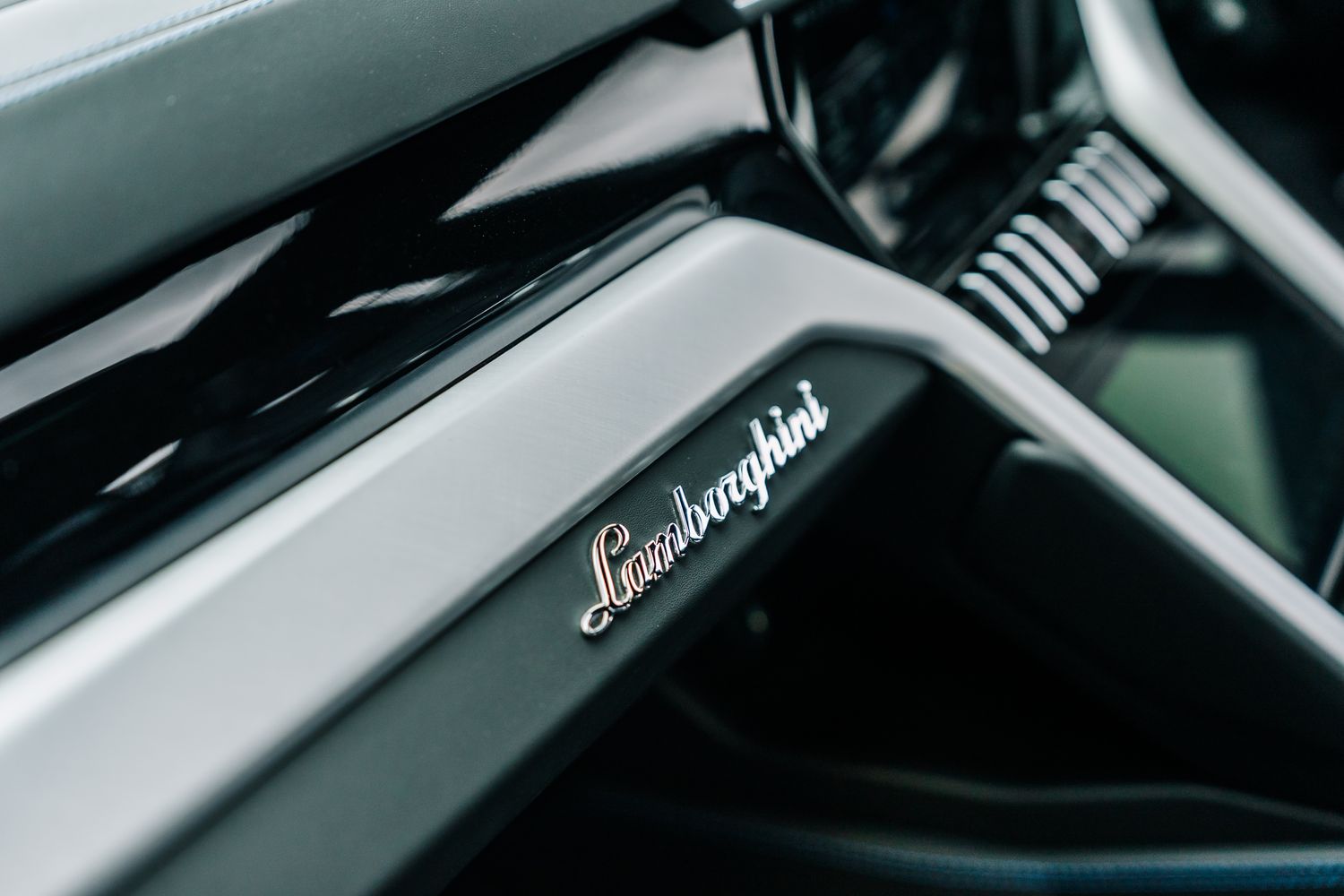 Lamborghini Urus V8
