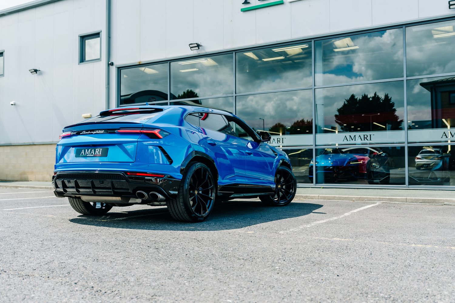 Lamborghini Urus V8