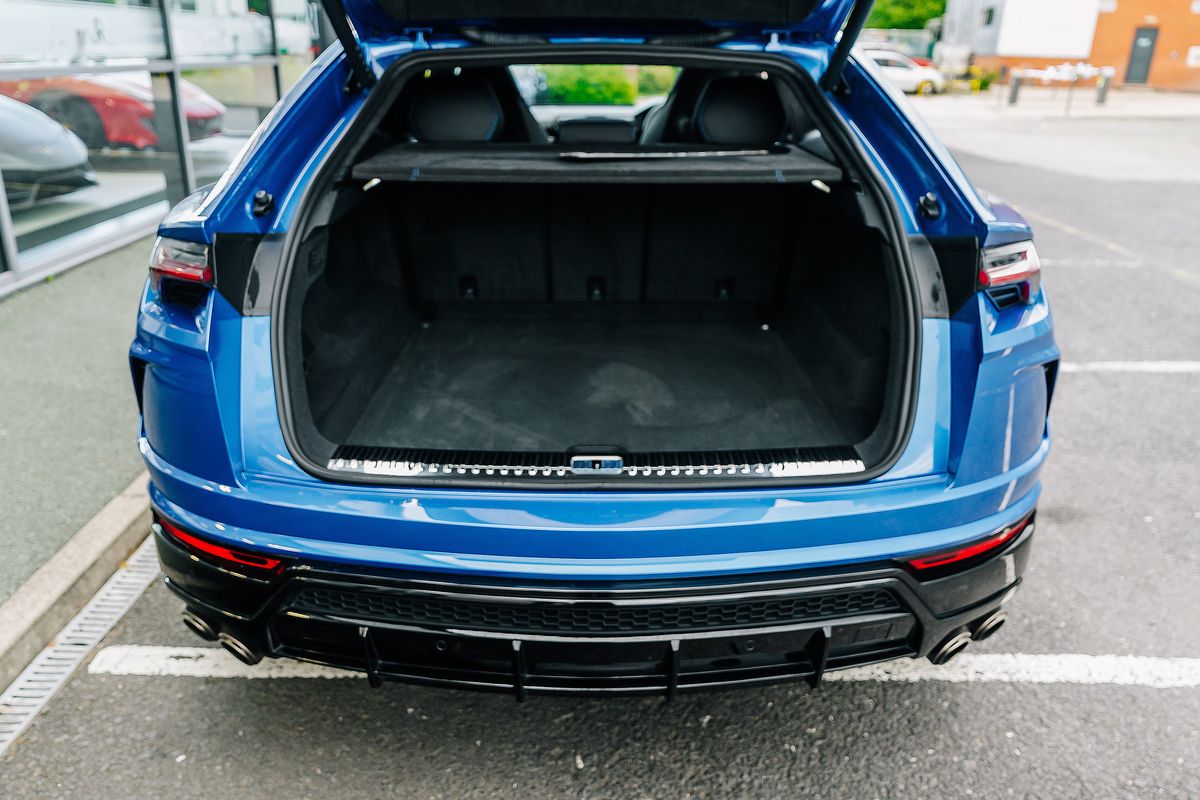 Lamborghini Urus V8