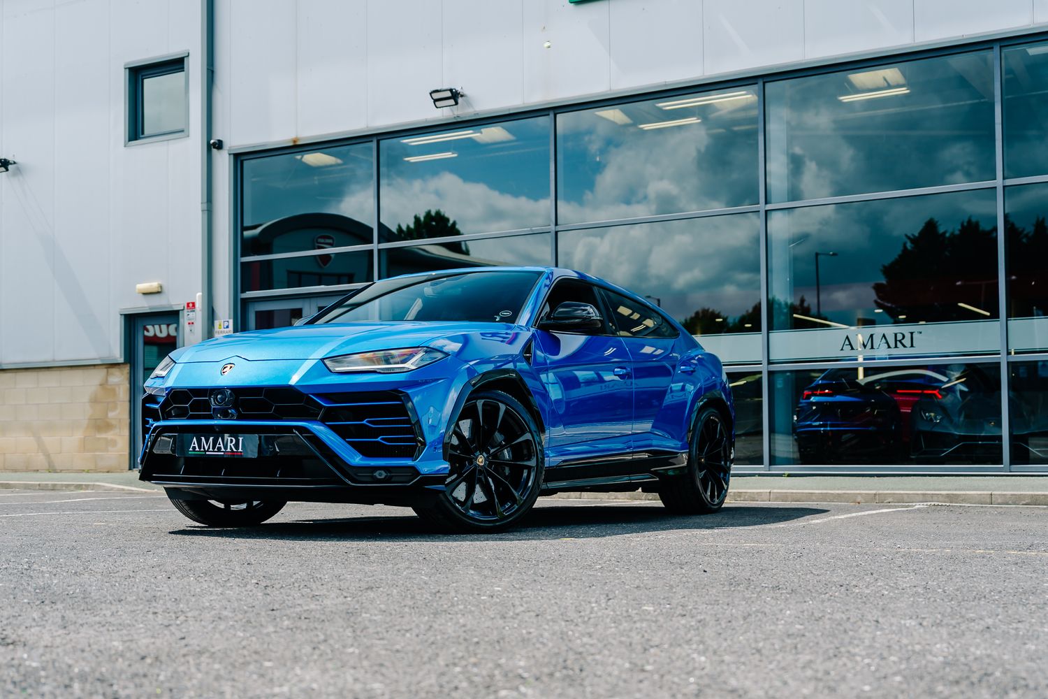 Lamborghini Urus V8