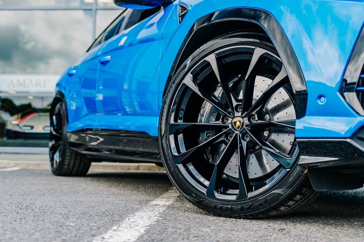Lamborghini Urus V8