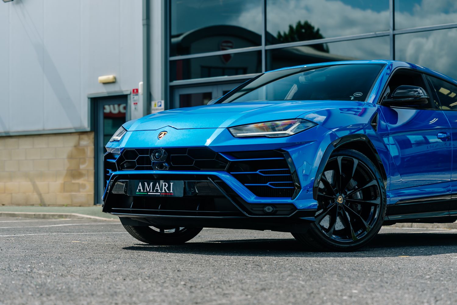 Lamborghini Urus V8