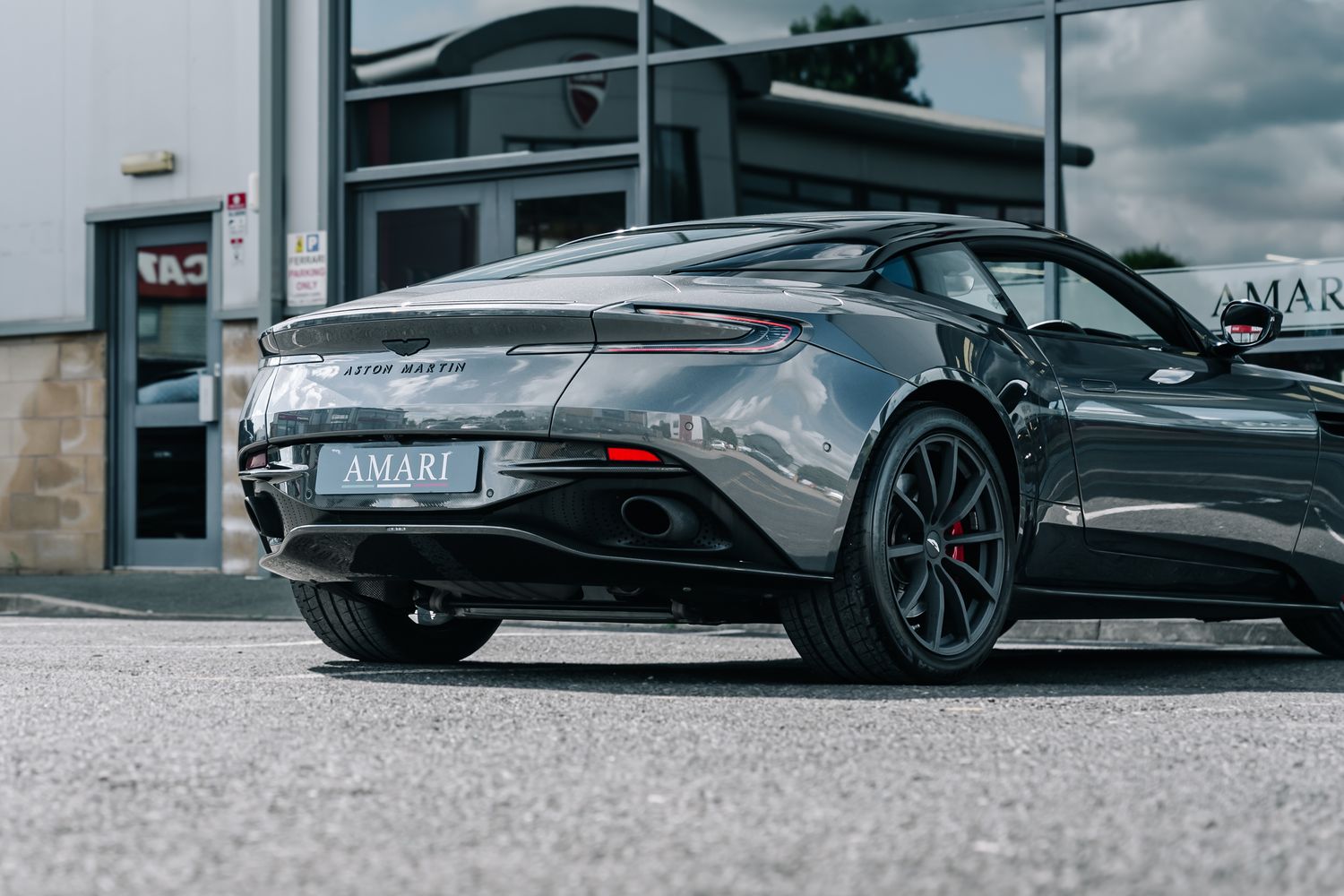 Aston Martin DB11 V12 V12