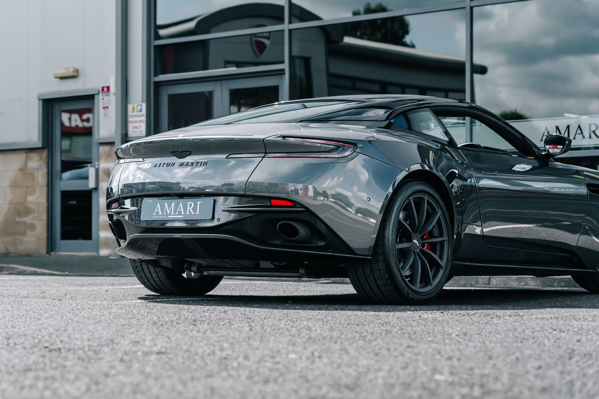 ASTON MARTIN DB11 V12