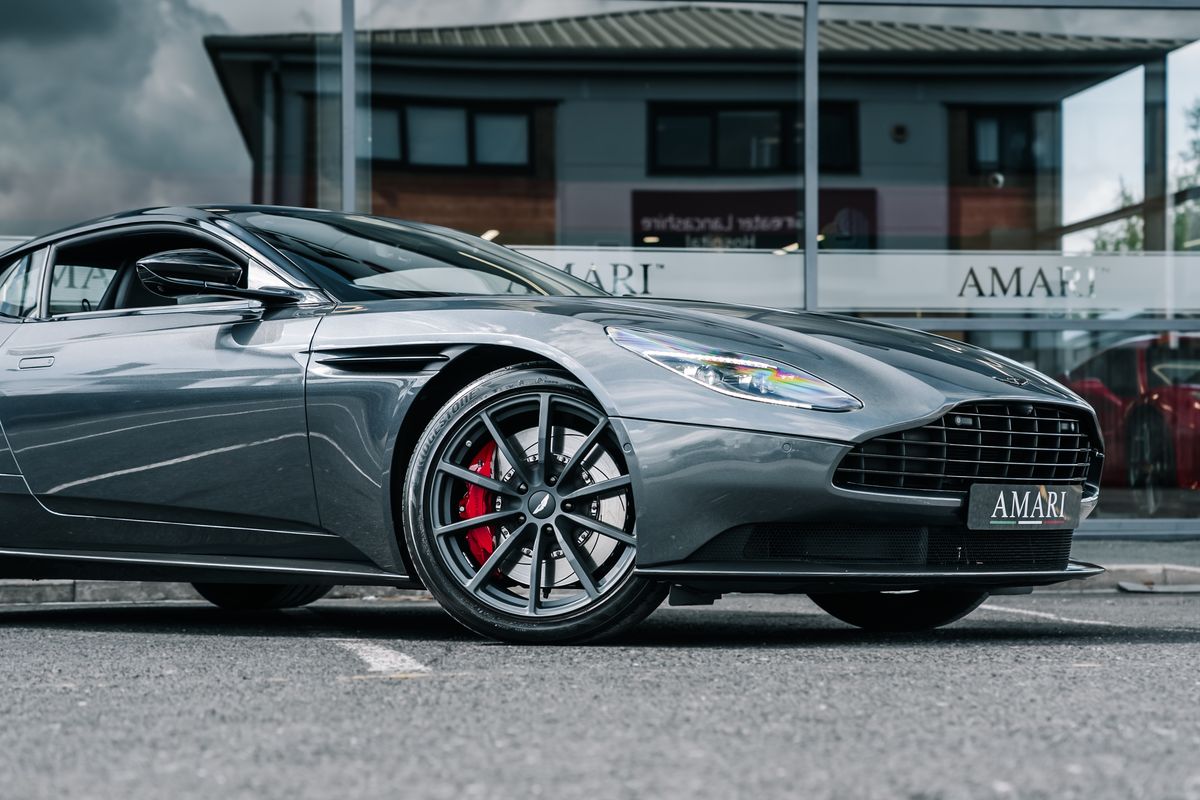 ASTON MARTIN DB11 V12