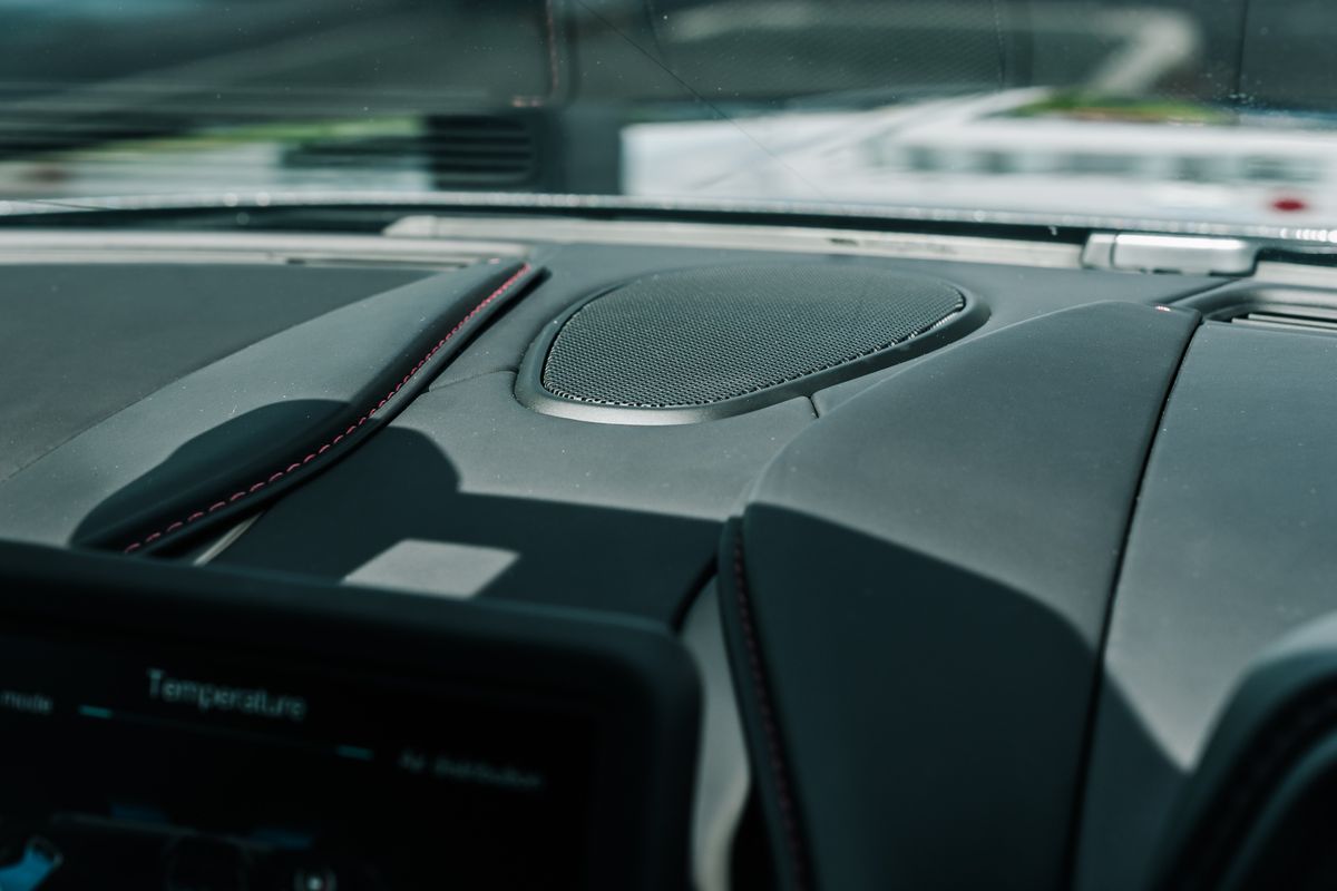 ASTON MARTIN DB11 V12