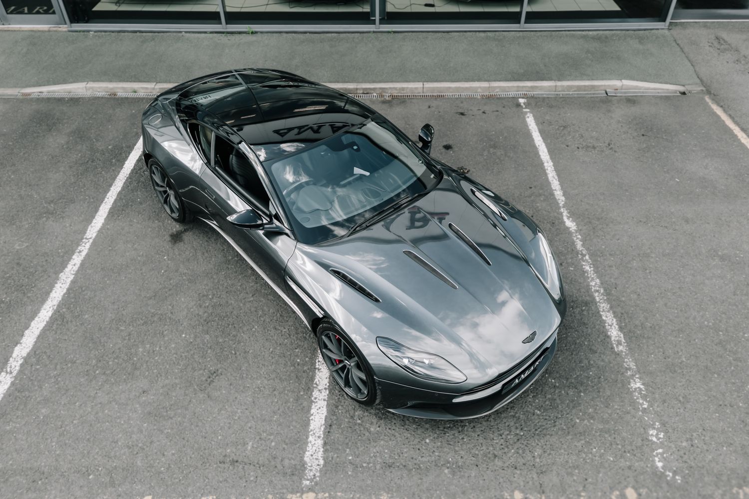 Aston Martin DB11 V12 V12