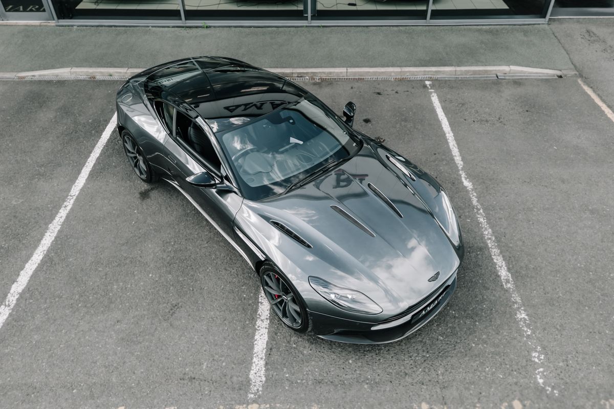 ASTON MARTIN DB11 V12