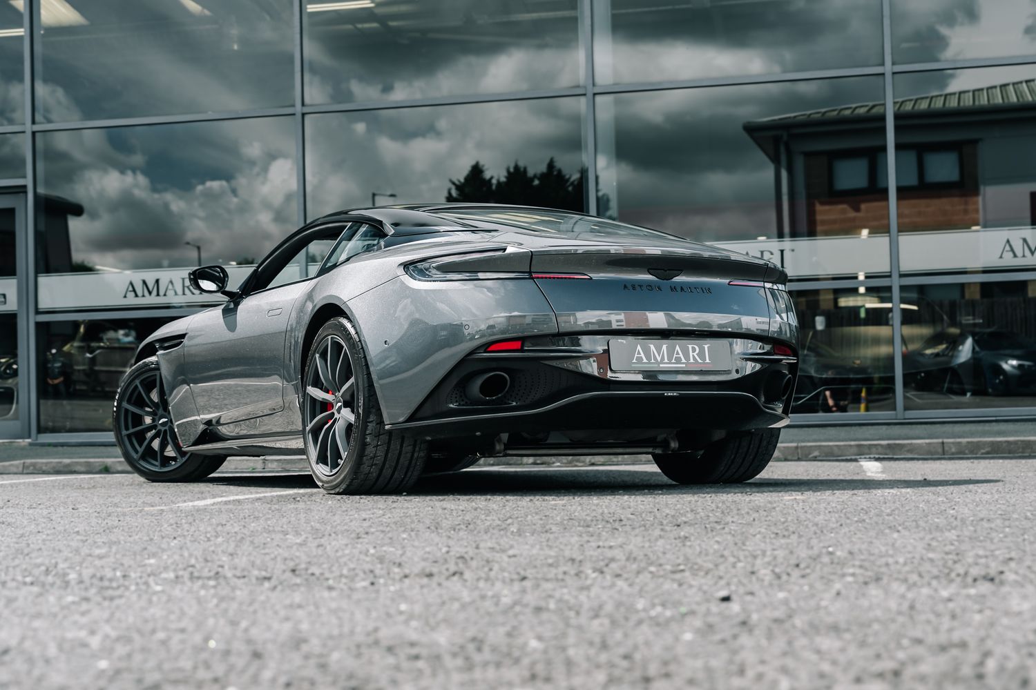 Aston Martin DB11 V12 V12