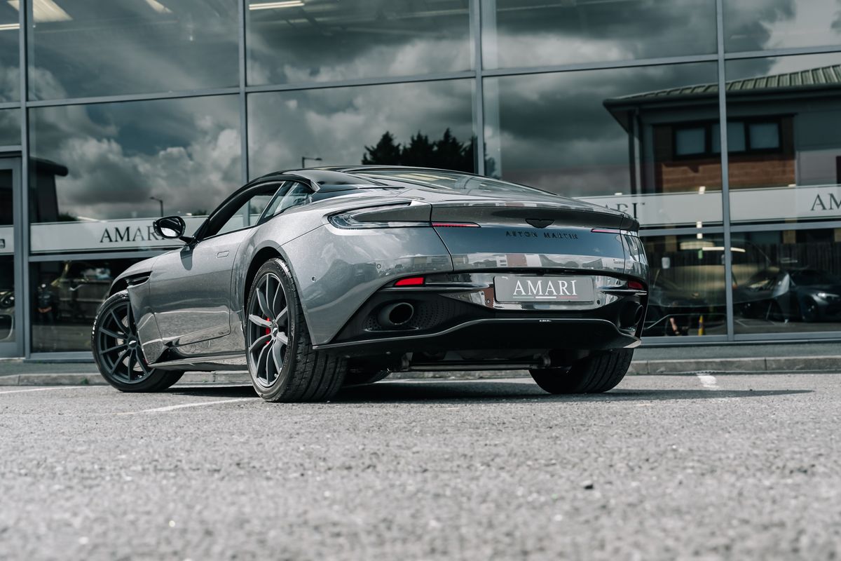 ASTON MARTIN DB11 V12