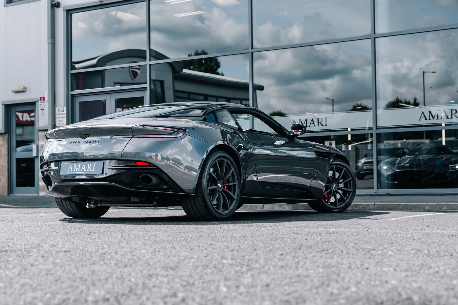 Aston Martin DB11 V12 V12