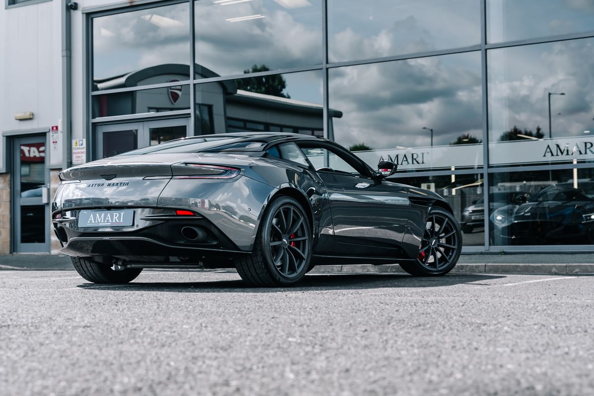 ASTON MARTIN DB11 V12