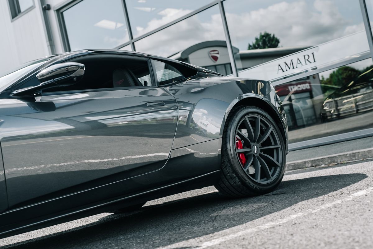 ASTON MARTIN DB11 V12