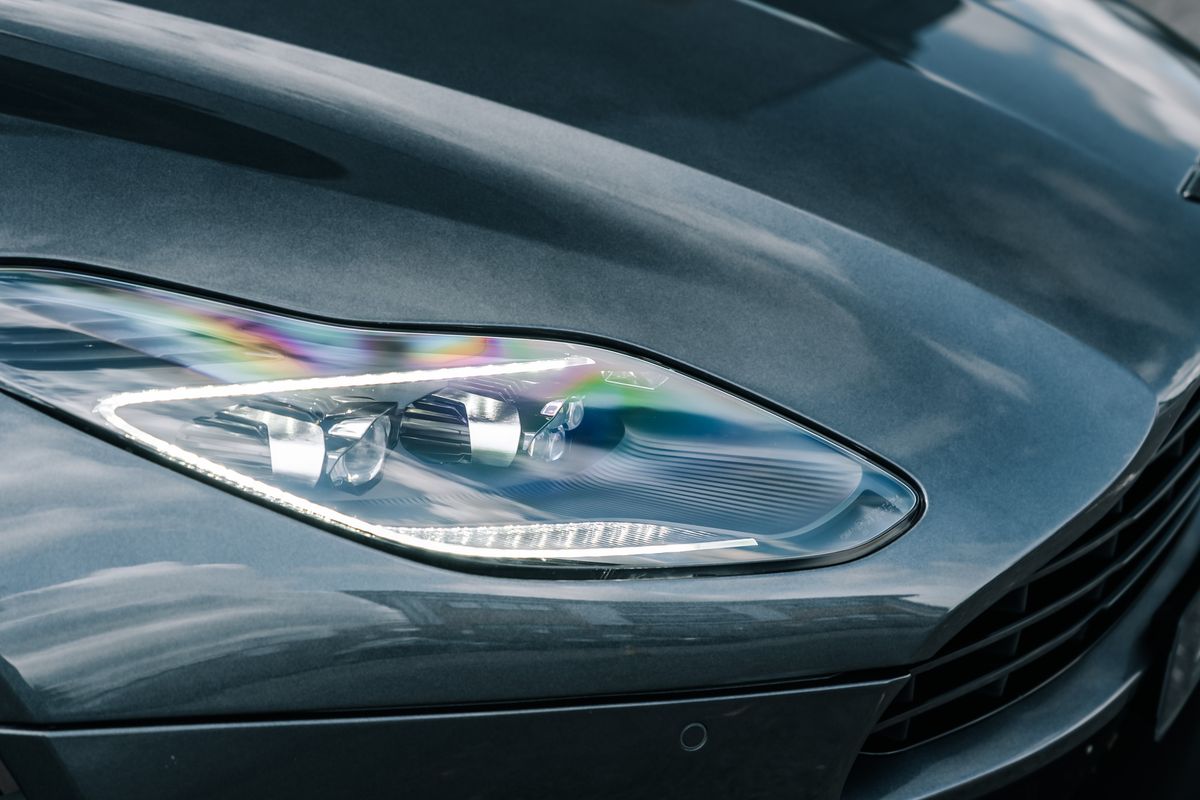 ASTON MARTIN DB11 V12