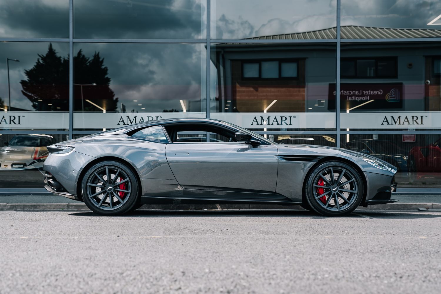 Aston Martin DB11 V12 V12