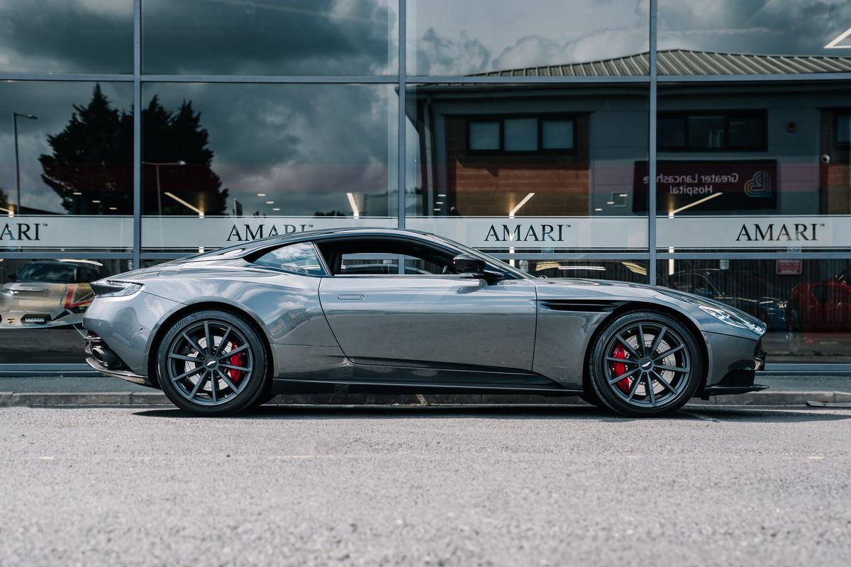 ASTON MARTIN DB11 V12