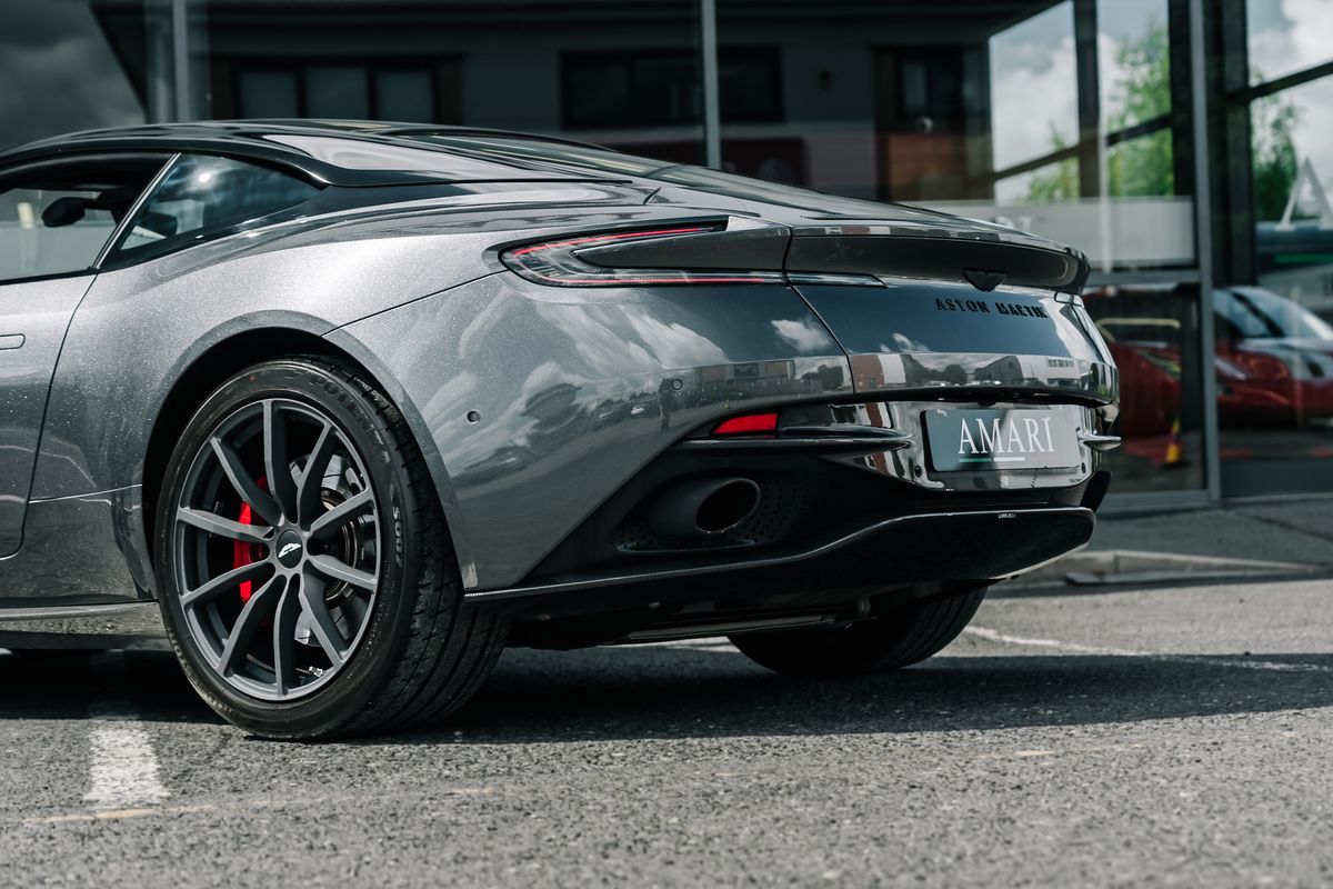 ASTON MARTIN DB11 V12