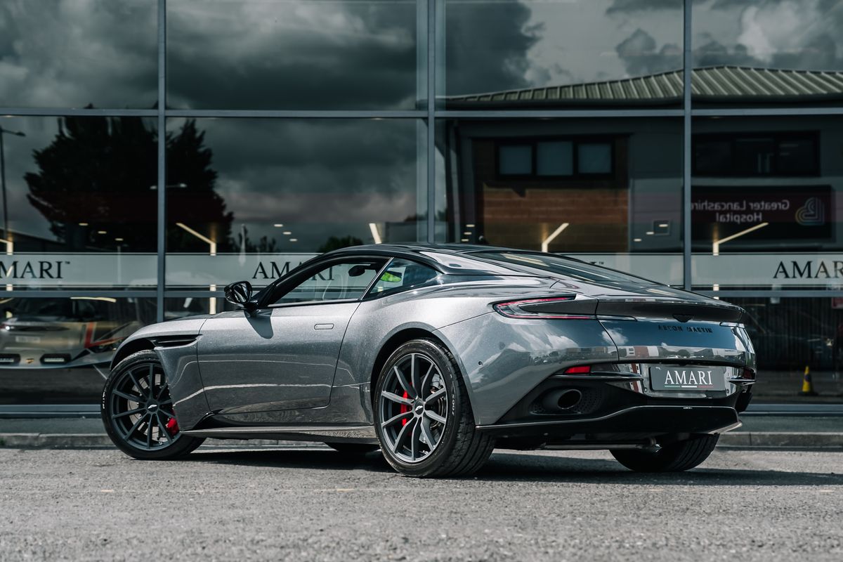 ASTON MARTIN DB11 V12