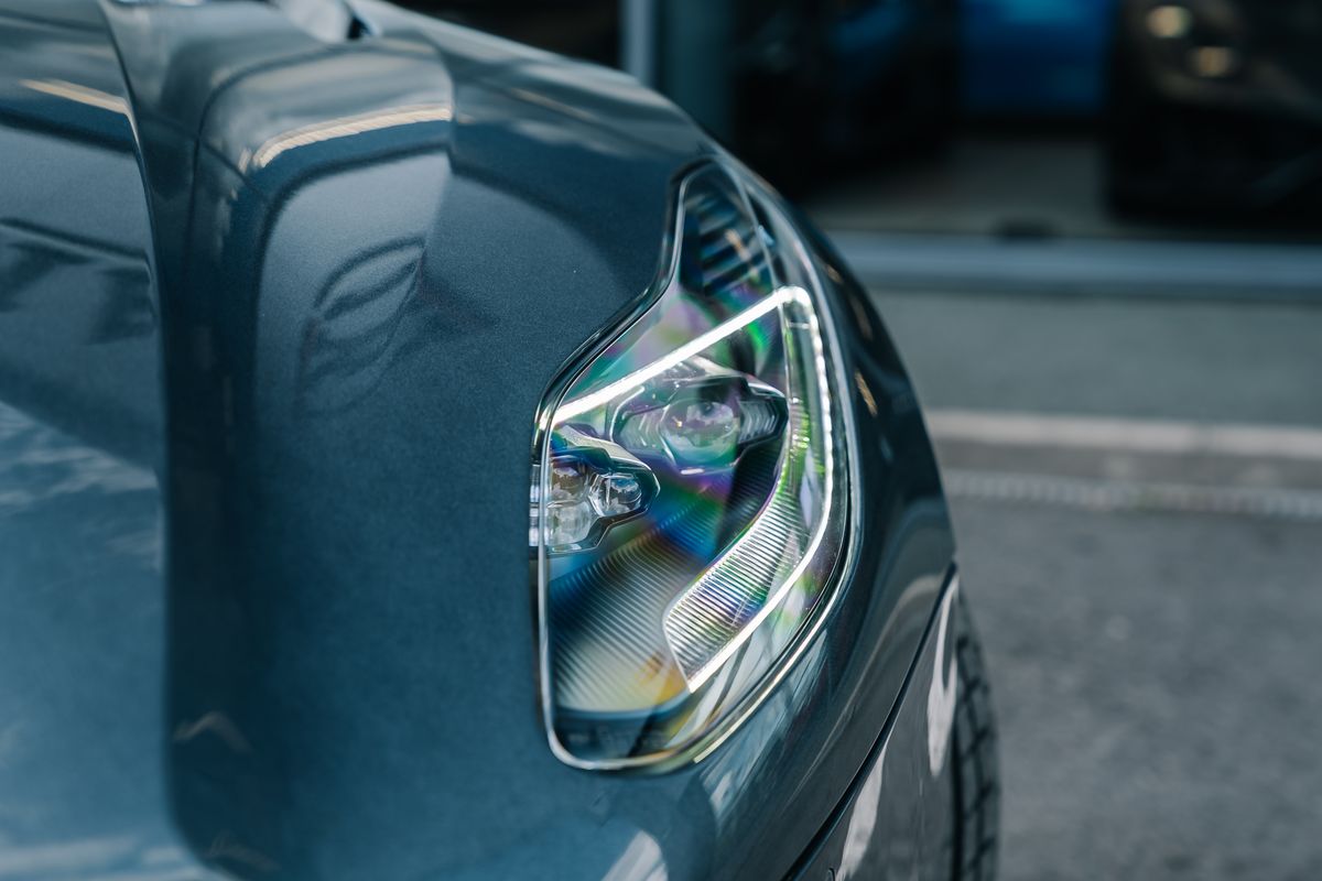 ASTON MARTIN DB11 V12