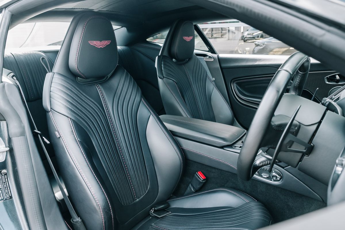 ASTON MARTIN DB11 V12