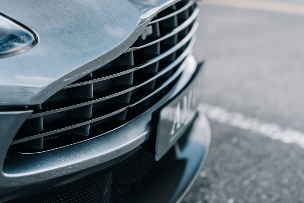 ASTON MARTIN DB11 V12