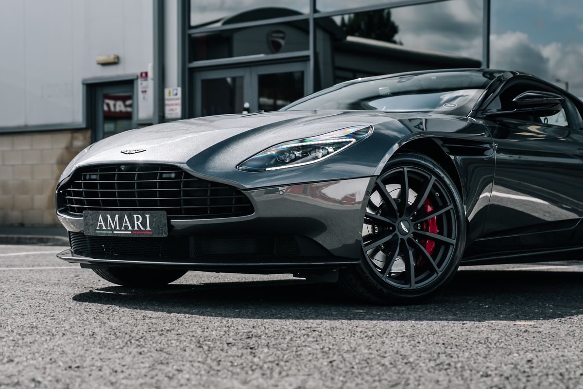 ASTON MARTIN DB11 V12