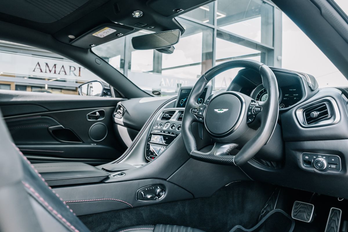 ASTON MARTIN DB11 V12