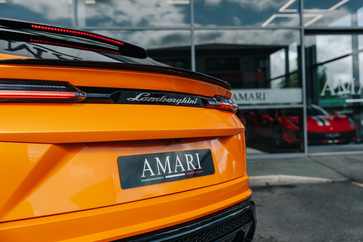 Lamborghini Urus Pearl Capsule