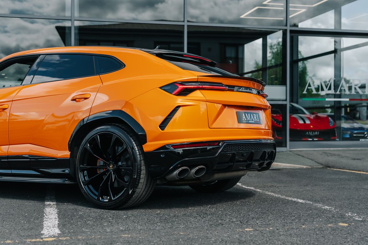 Lamborghini Urus Pearl Capsule
