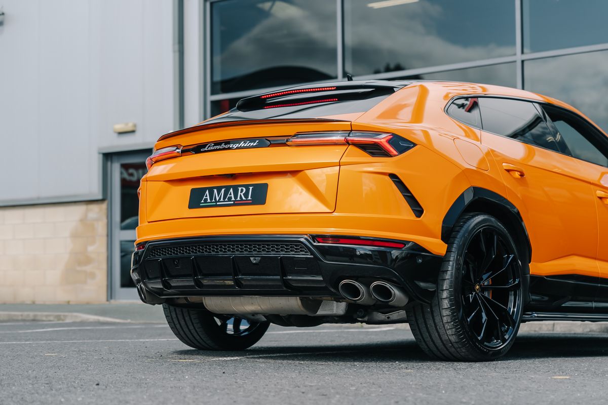 Lamborghini Urus Pearl Capsule
