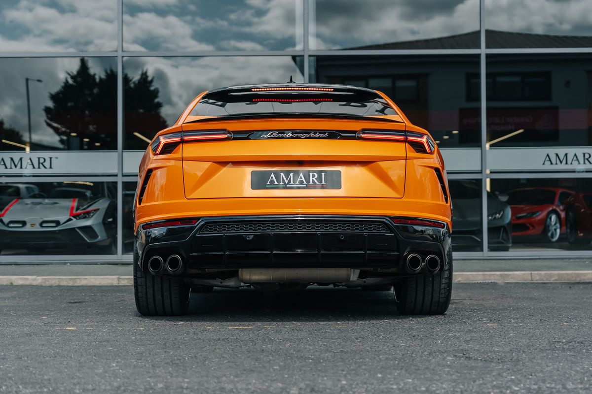 Lamborghini Urus Pearl Capsule