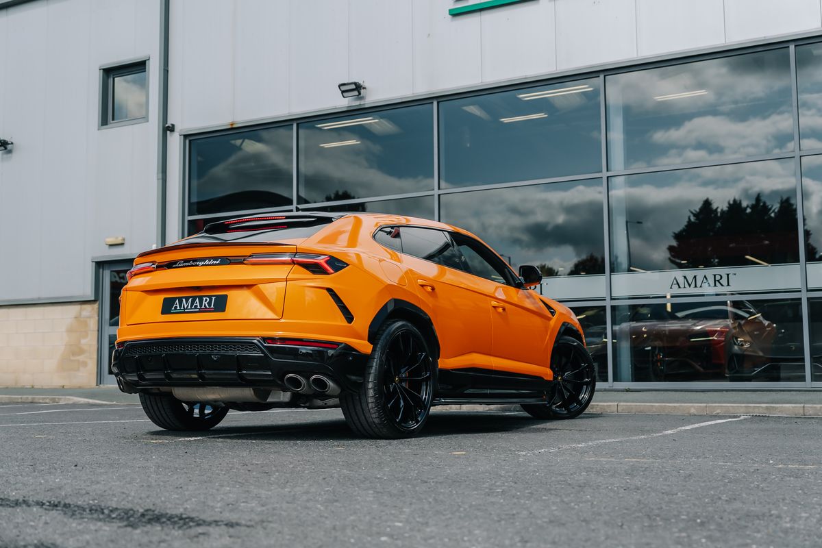 Lamborghini Urus Pearl Capsule