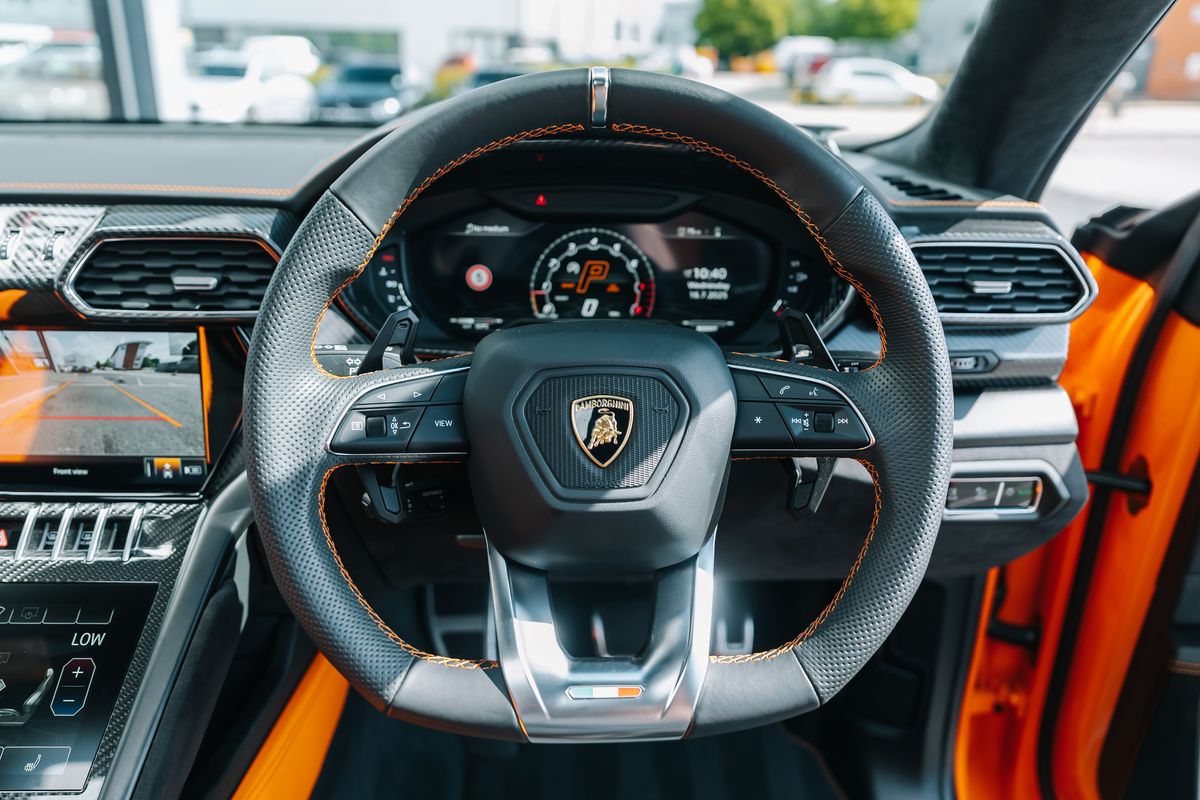 Lamborghini Urus Pearl Capsule