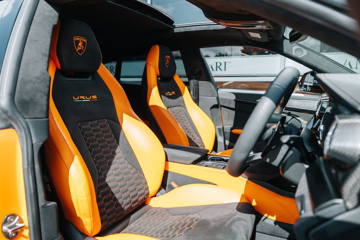 Lamborghini Urus Pearl Capsule
