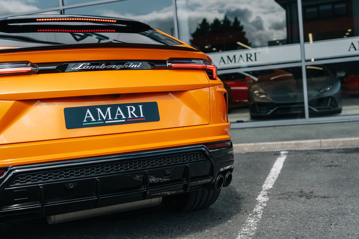 Lamborghini Urus Pearl Capsule