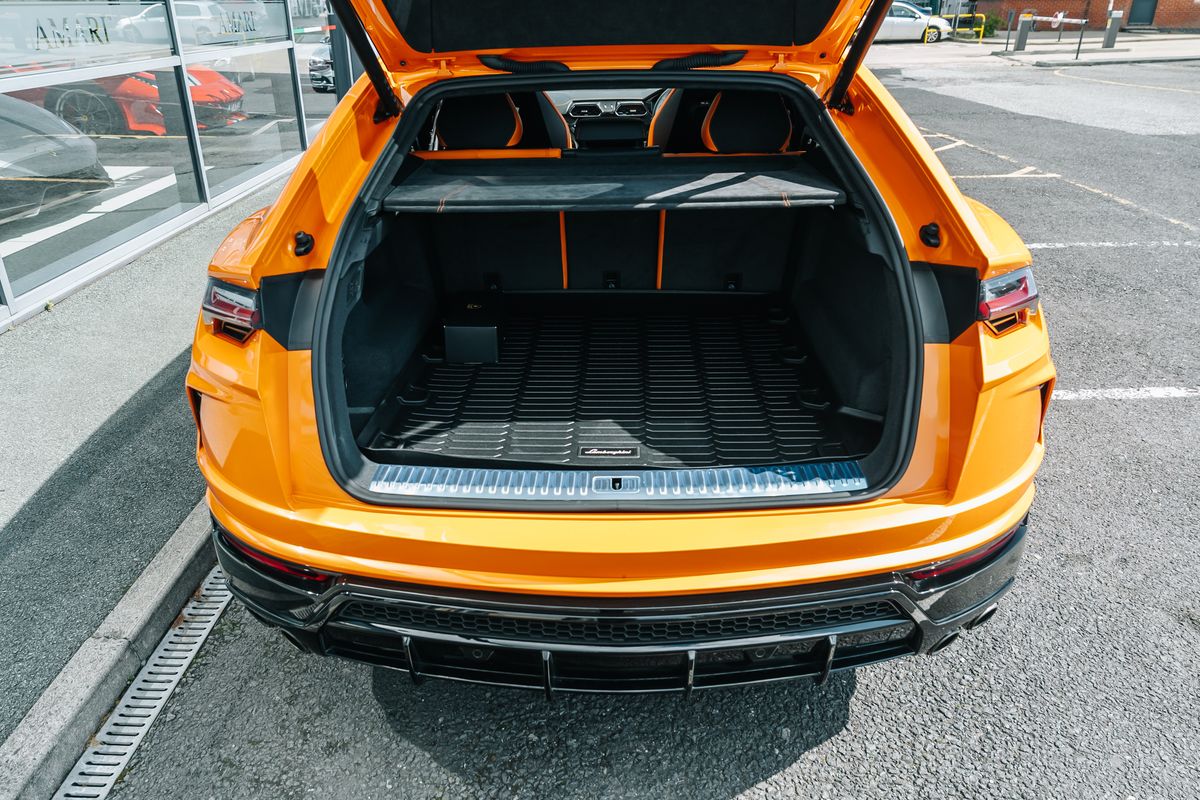 Lamborghini Urus Pearl Capsule