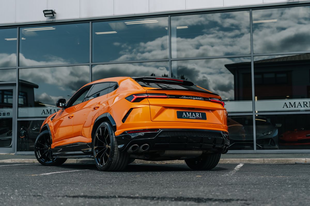 Lamborghini Urus Pearl Capsule