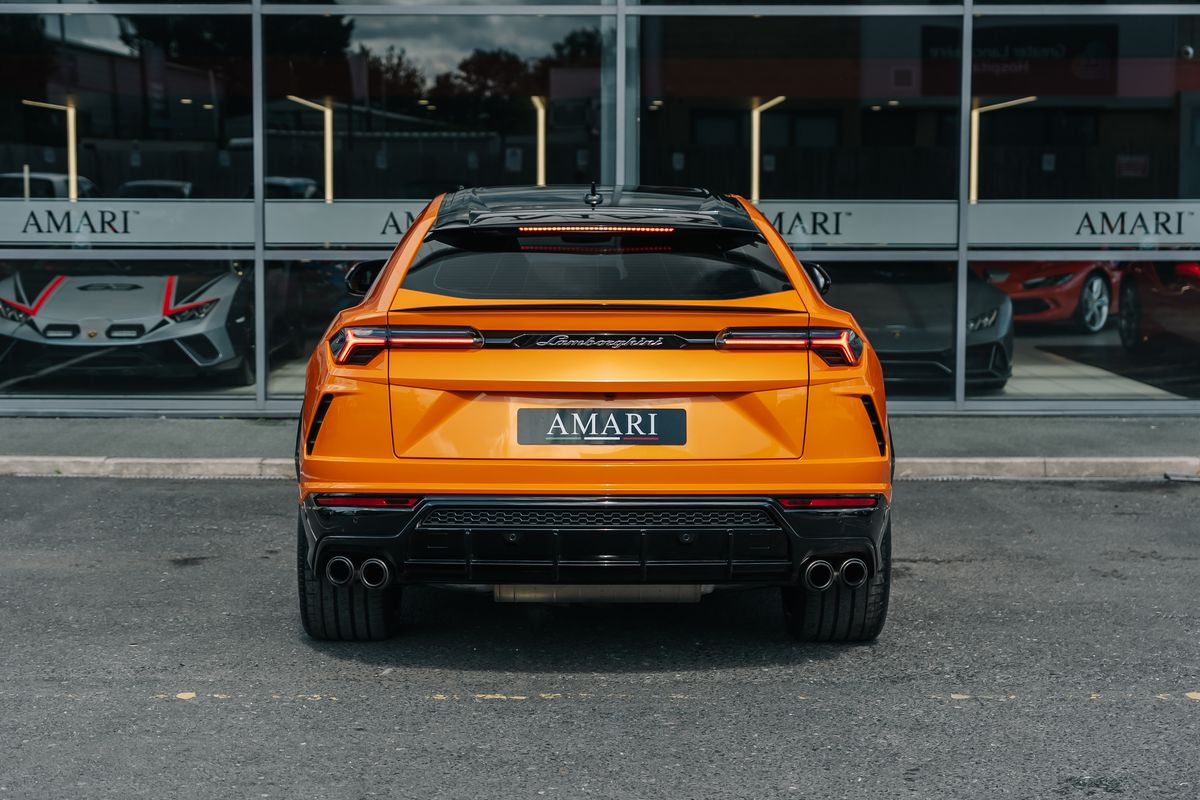 Lamborghini Urus Pearl Capsule