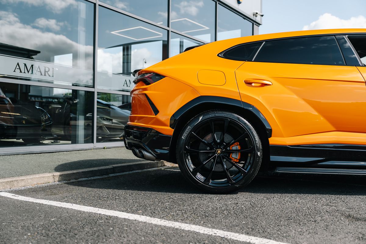 Lamborghini Urus Pearl Capsule