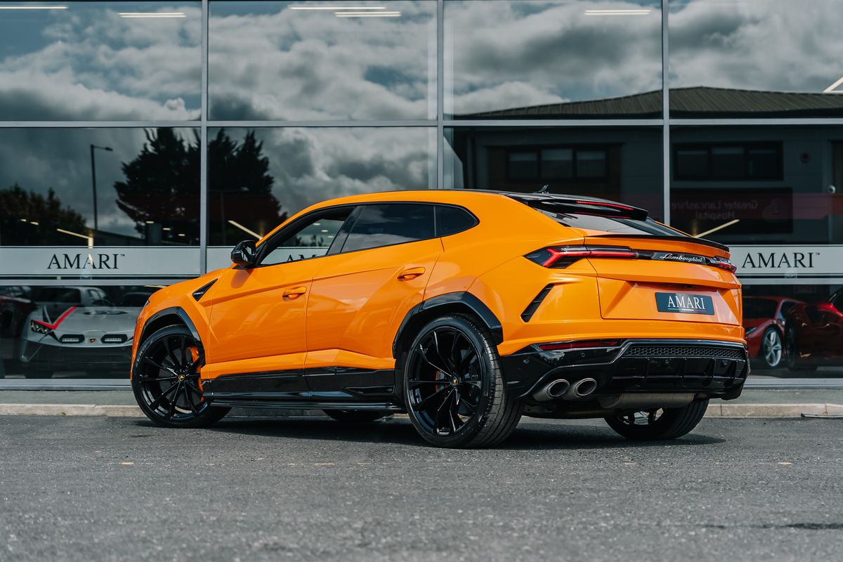 Lamborghini Urus Pearl Capsule