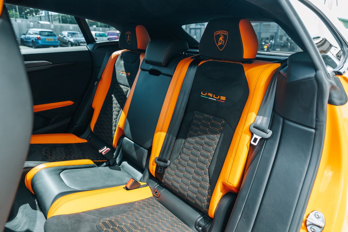 Lamborghini Urus Pearl Capsule
