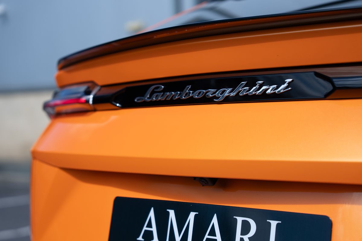 Lamborghini Urus Pearl Capsule