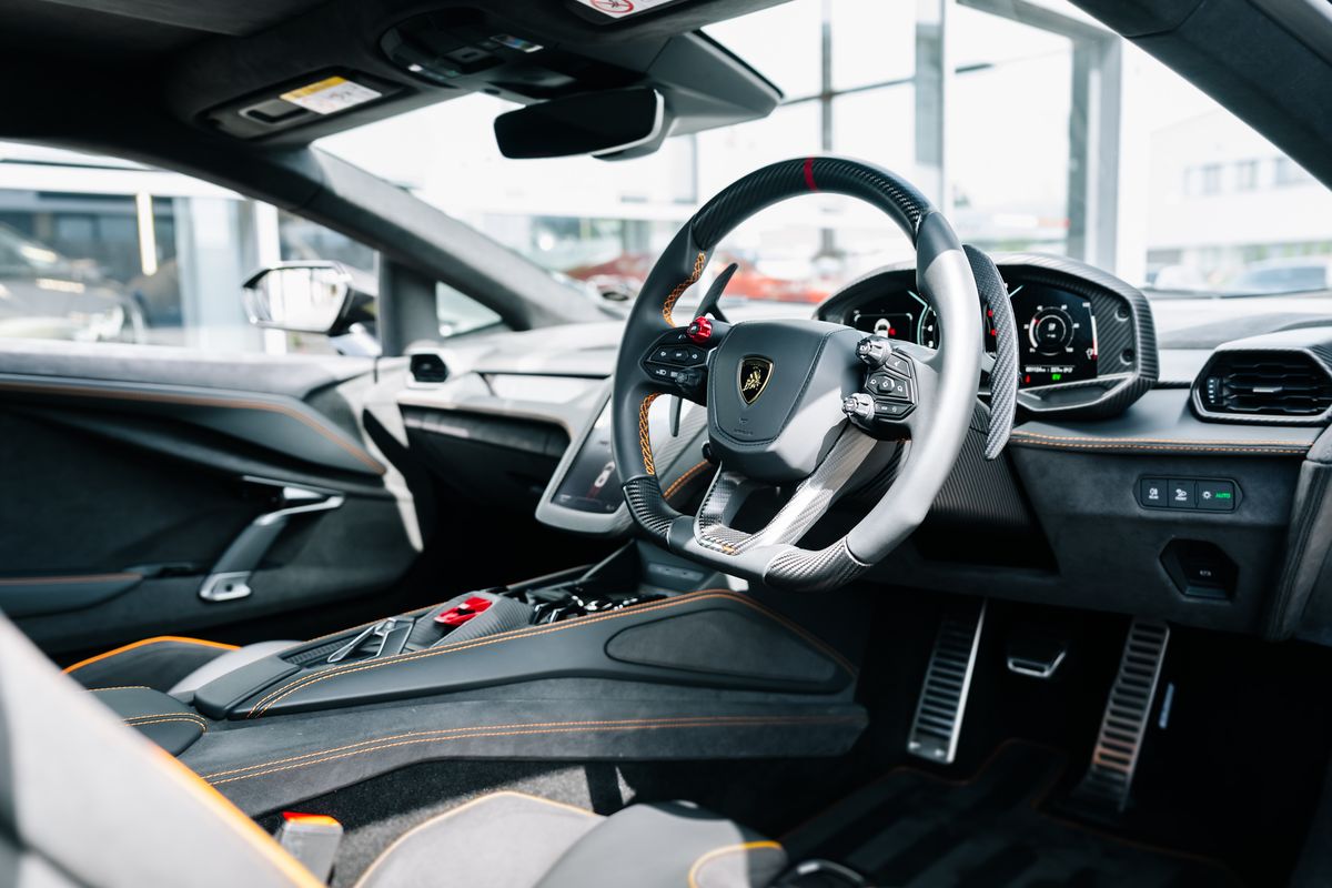 Lamborghini Revuelto